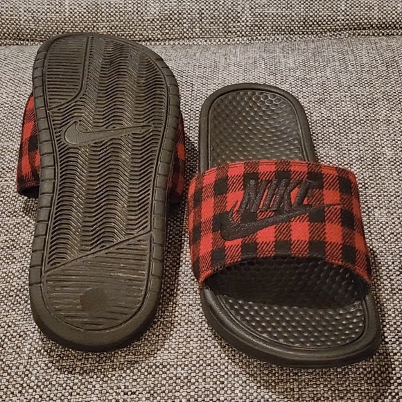 Nike Plaid Slides - Picture 2 of 4